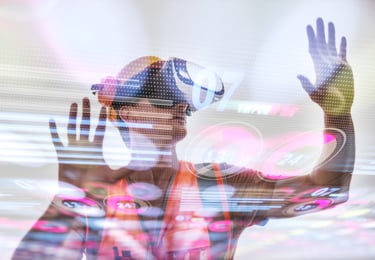 Elektriker som har på sig VR-glasögon.