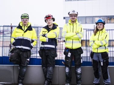 Två unga elektriker